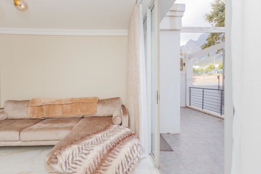 To Let 1 Bedroom Property for Rent in Gardens Western Cape